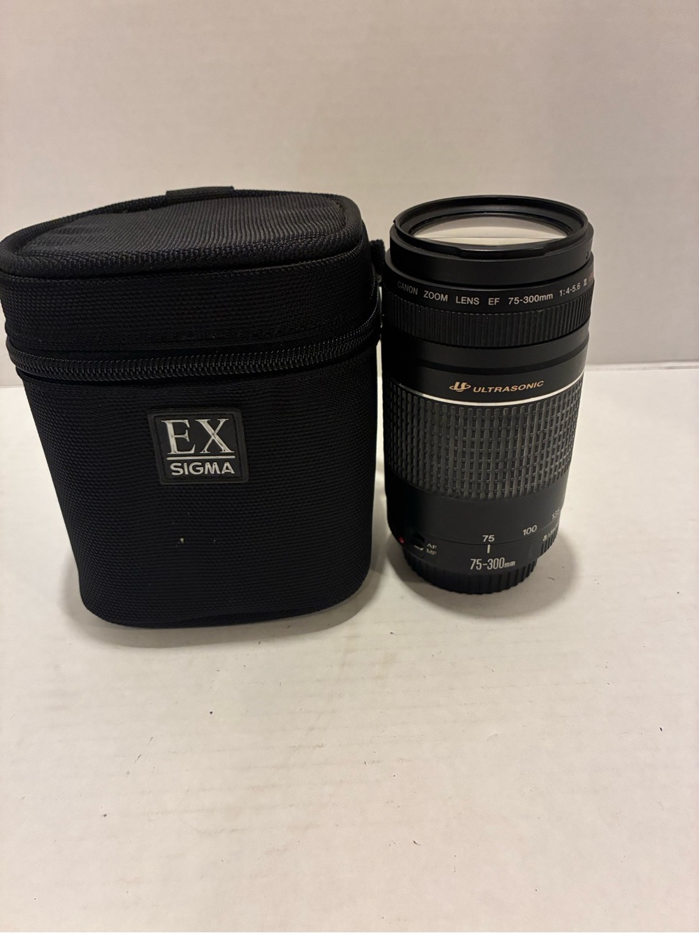 Canon Ultrasonic Zoom Lens EF 75-300mm 1:4-5.6 III USM Lens